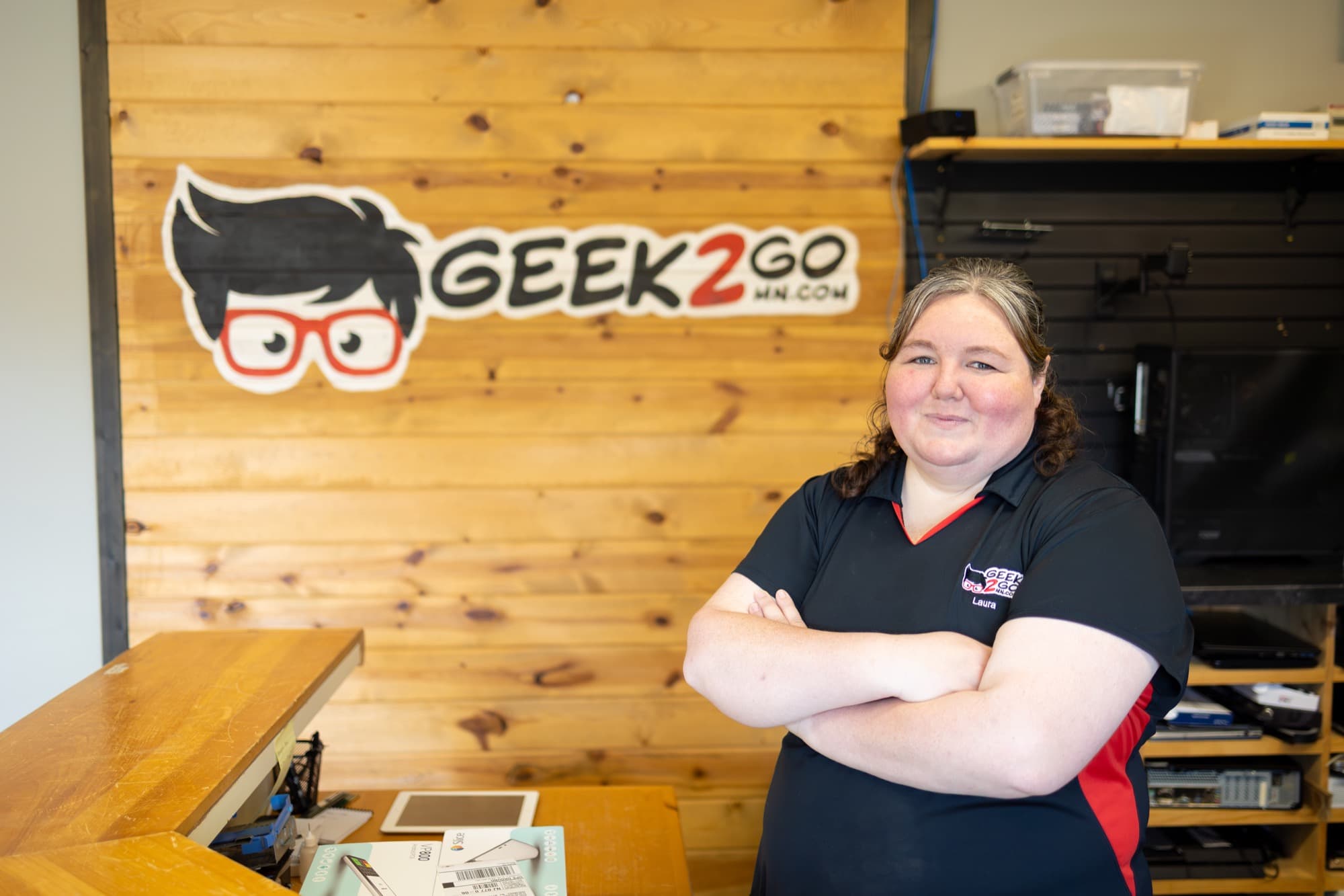Geek2Go technician in front of the shop counter