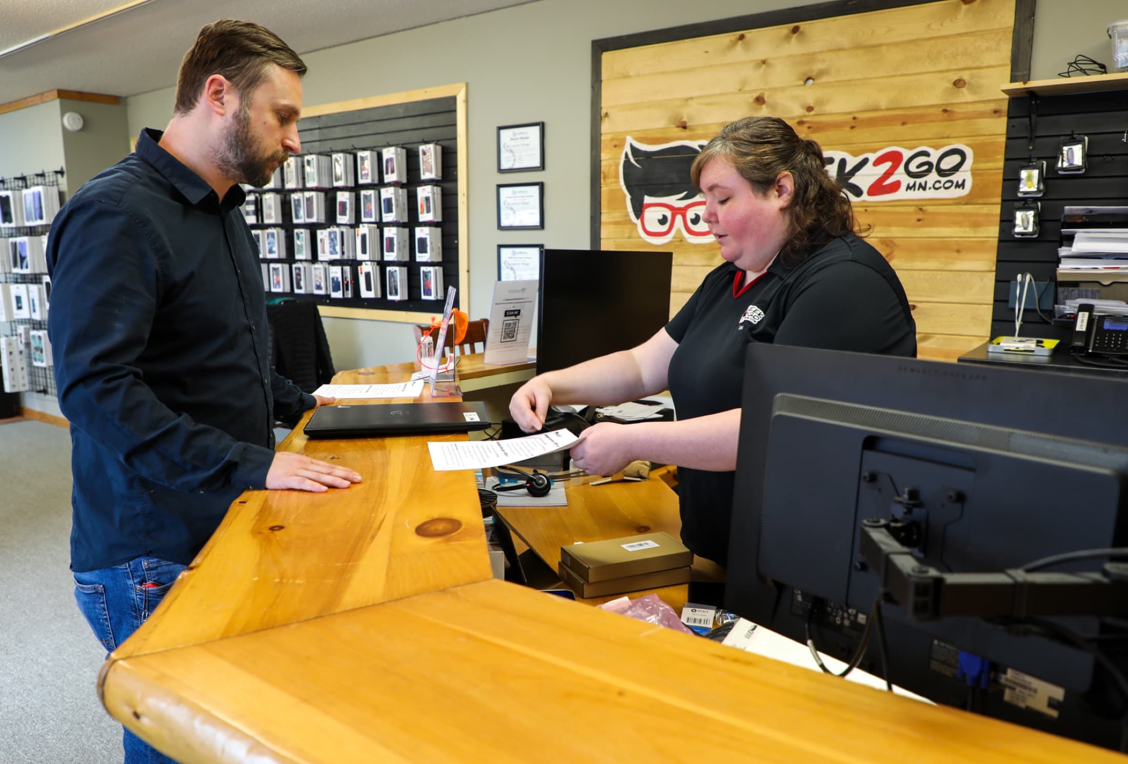 Geek2Go staff helping a customer at the Pequot Lakes front counter