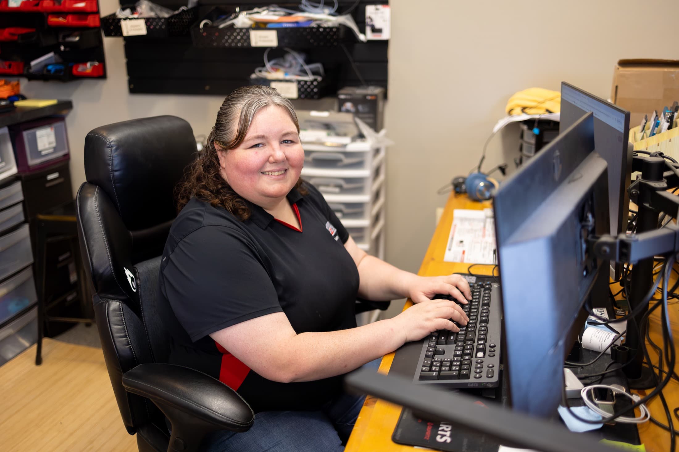 Geek2Go staff member working at a computer support desk